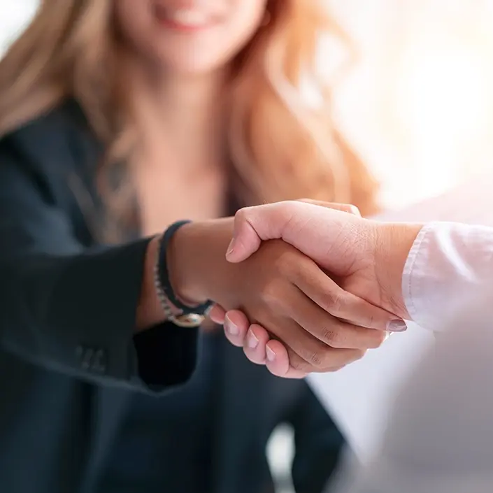 Händeschütteln nach dem Vorstellungsgespräch